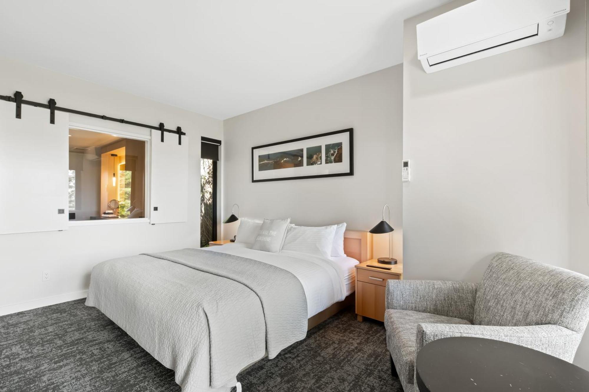 Black Rock Oceanfront Hotel 4*