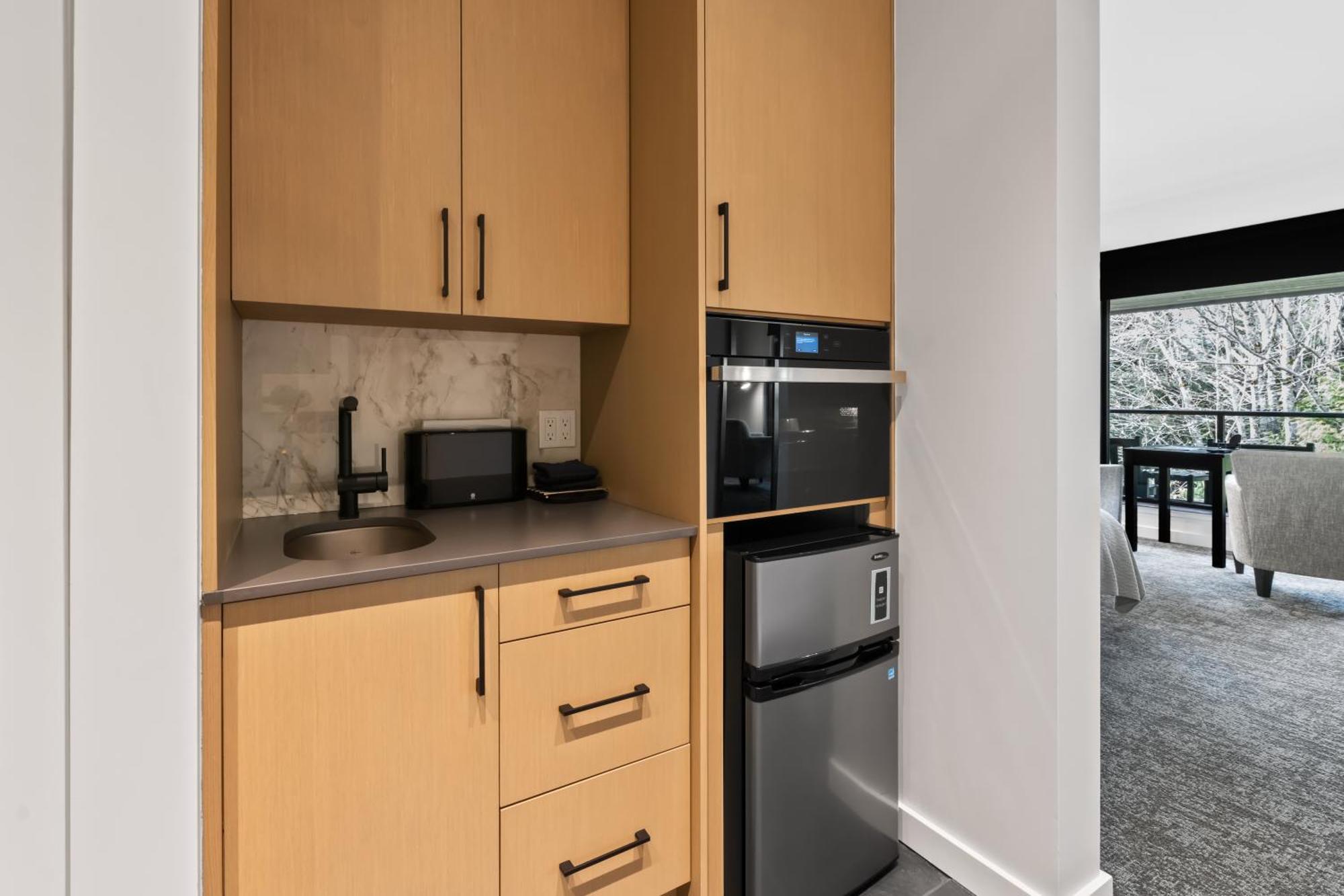 Hotel Black Rock Oceanfront 4*